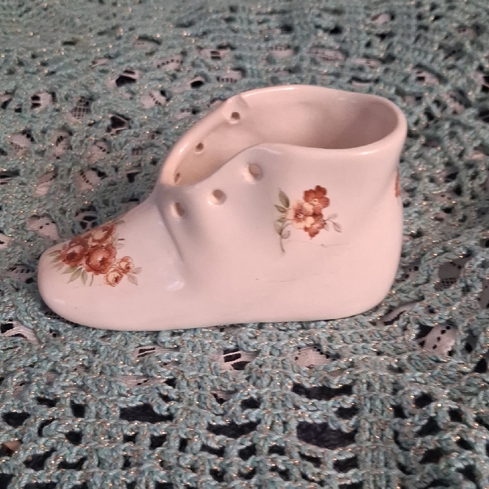 Floral Baby Shoe Figurine - White and Brown